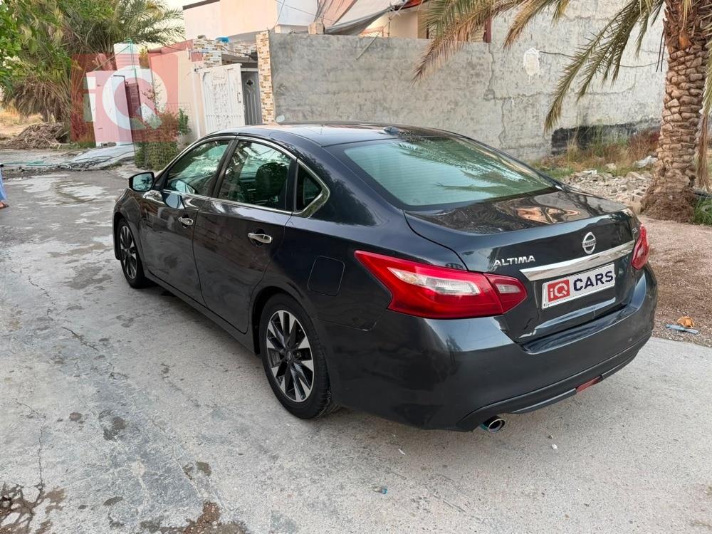 نيسان ألتيما
